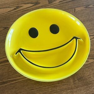 Vintage Smiley Face Plate / veggie tray